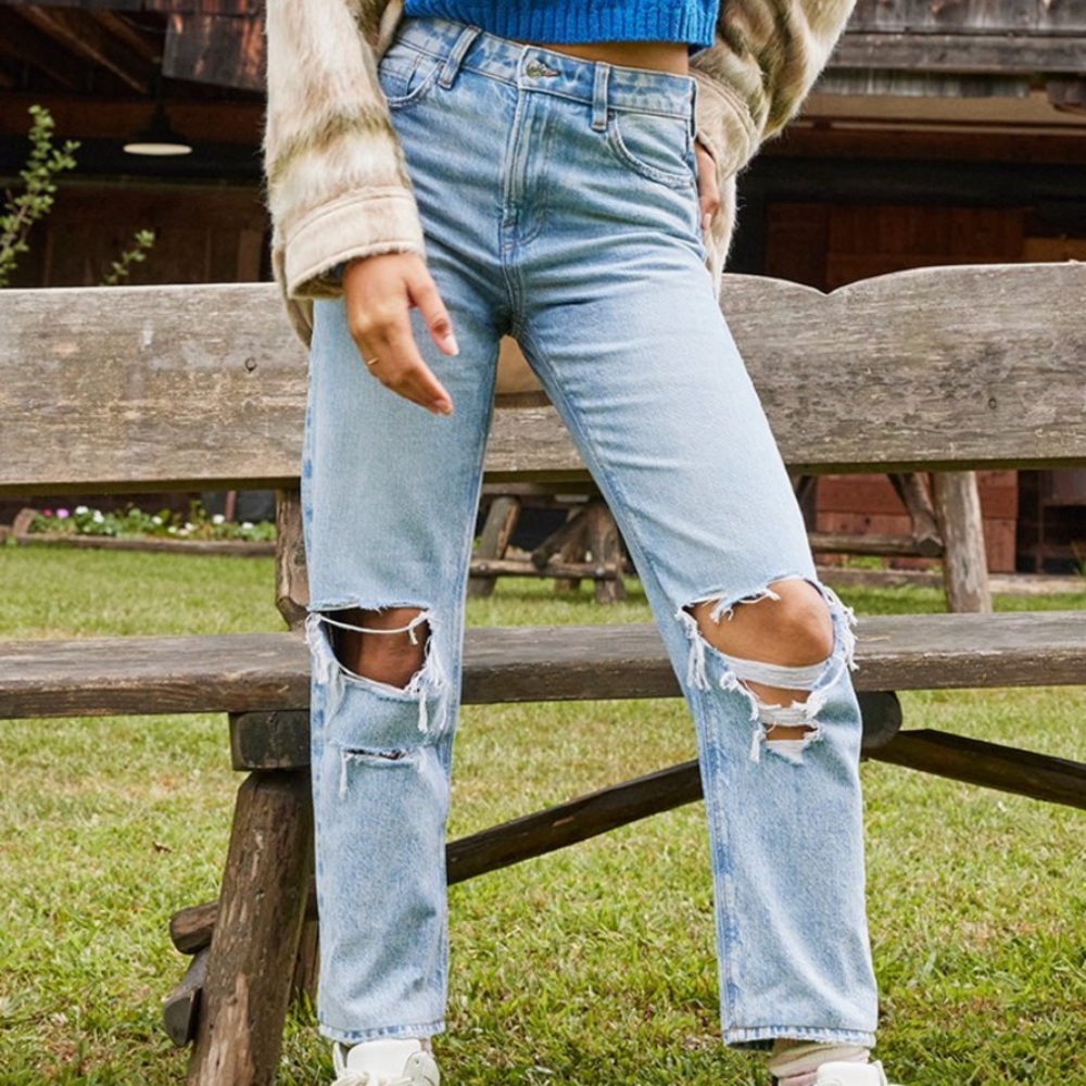 American Eagle Mom Straight Jeans